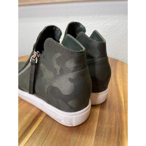 Steve Madden Shoes Womens 8.5M Caliber Black Upper White Sole Flat Camo Two Tone - Picture 5 of 11